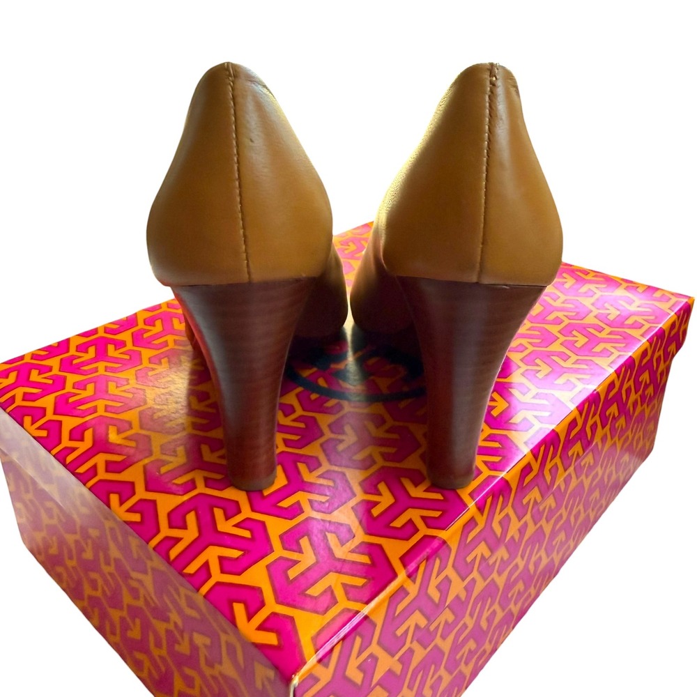 Tory Burch Melinda Open Toe Wedge Blond Tan Leather Logo Pump 6 - Picture 9 of 11
